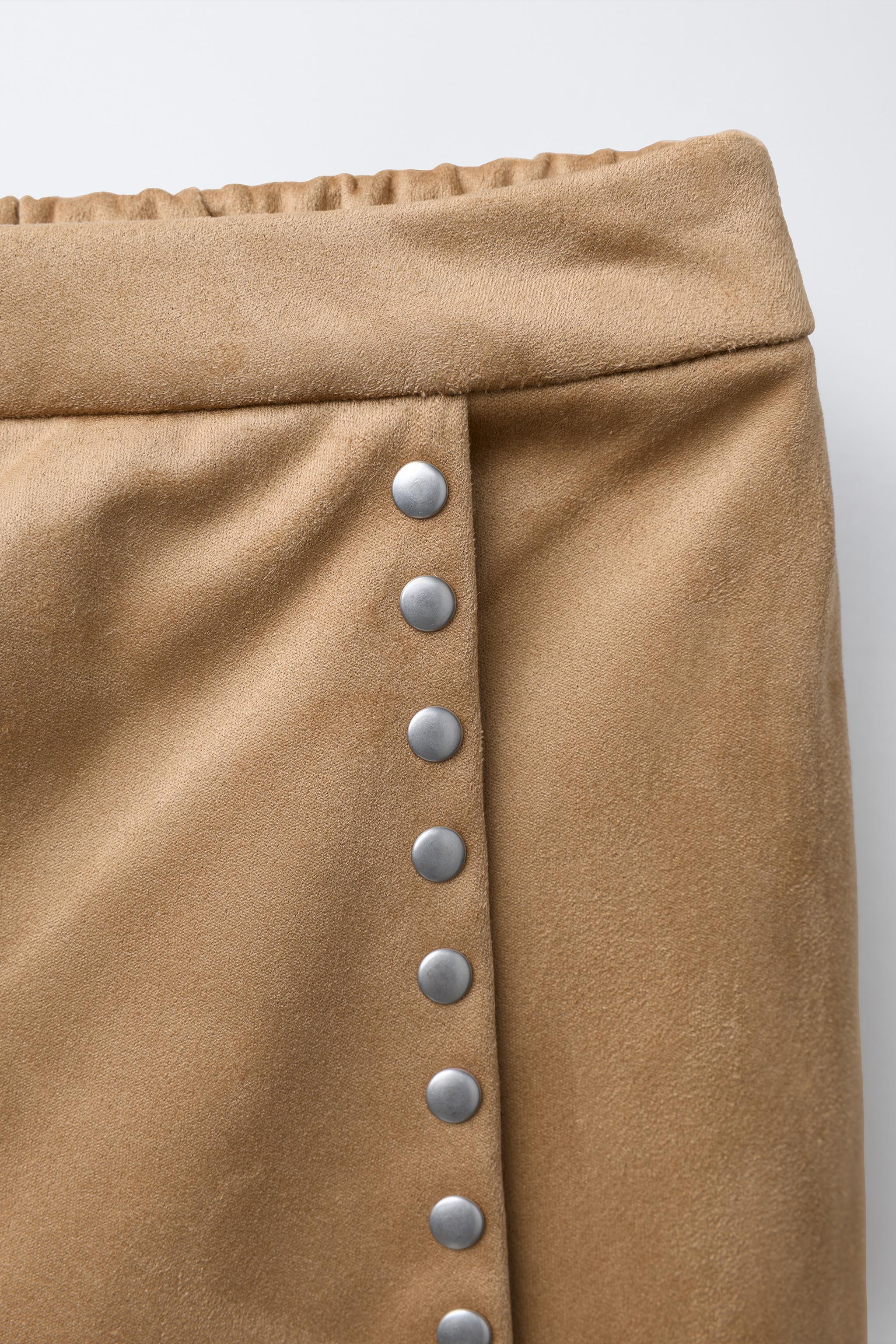 JUPE-SHORT EFFET DAIM À CLOUS